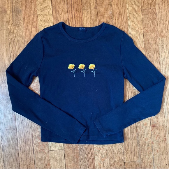 Brandy Melville Tops - brandy Melville embroidered top